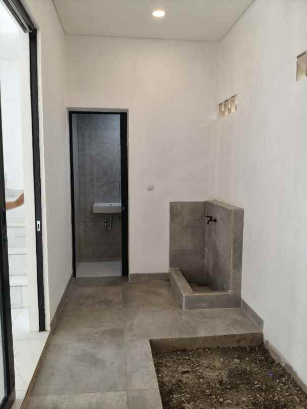 dijual rumah nuansa alam setiabudi
