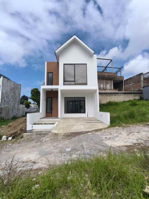dijual rumah nuansa alam setiabudi