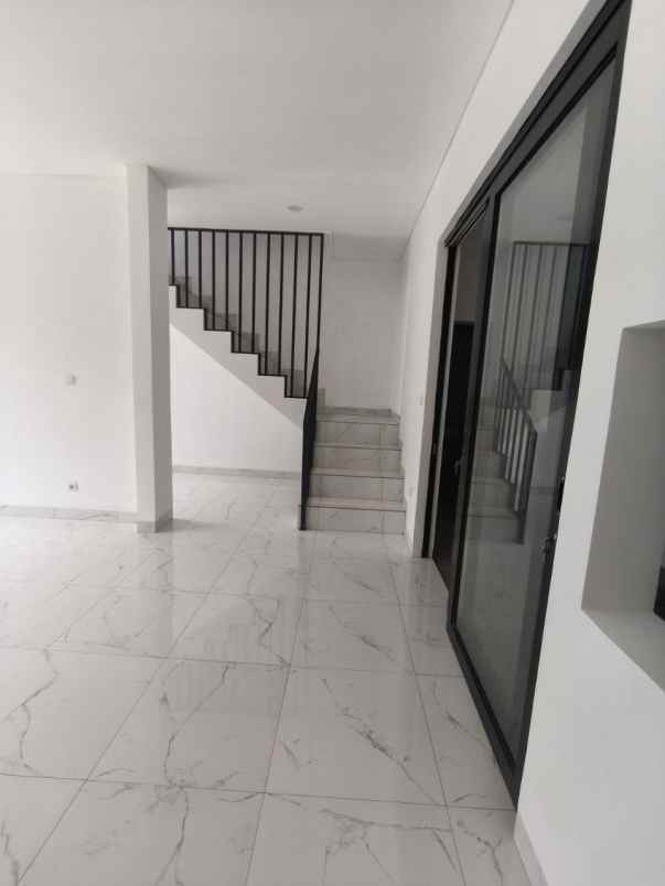 dijual rumah nuansa alam setiabudi