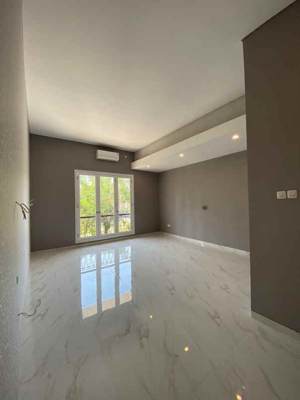 dijual rumah pakuwon city