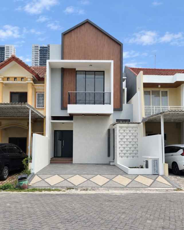 dijual rumah pakuwon city