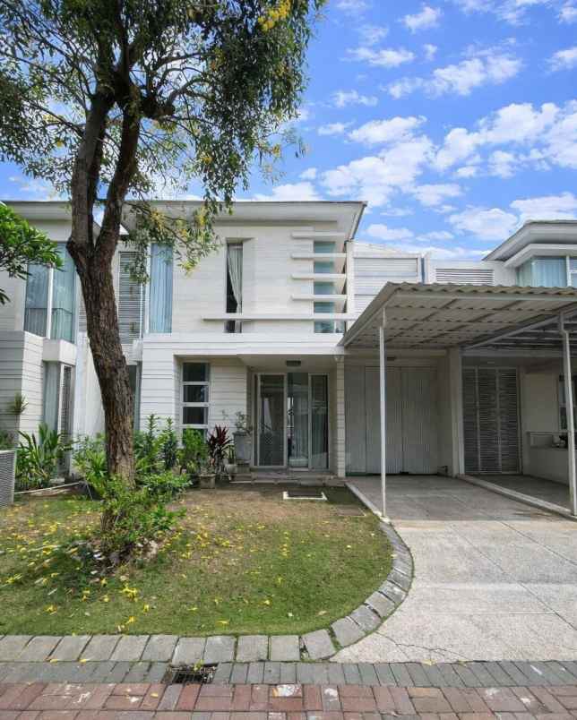 dijual rumah pakuwon city