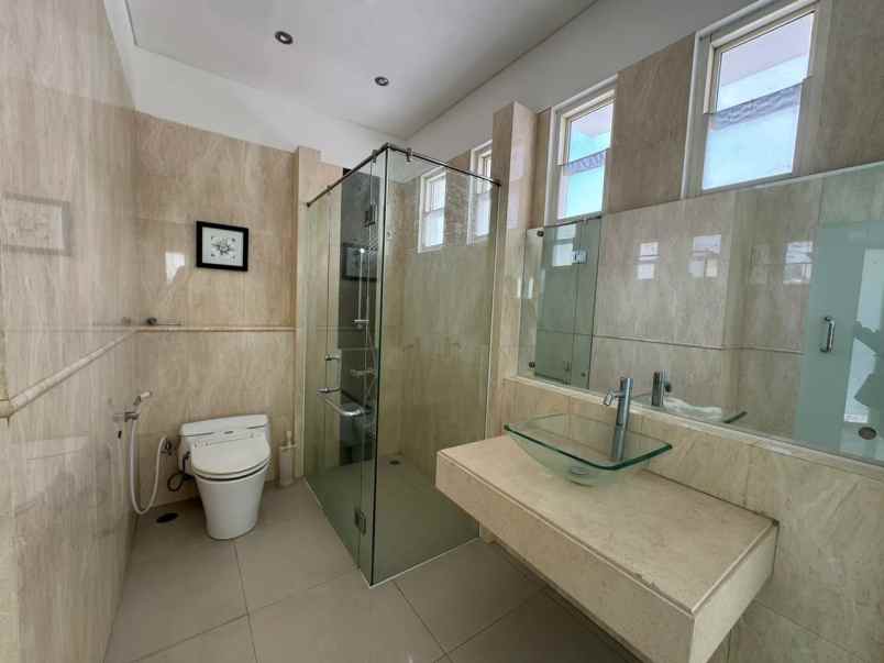 dijual rumah pakuwon city san antonio