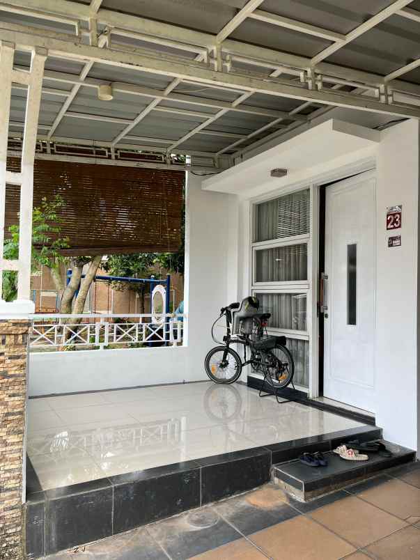 dijual rumah perum blossom