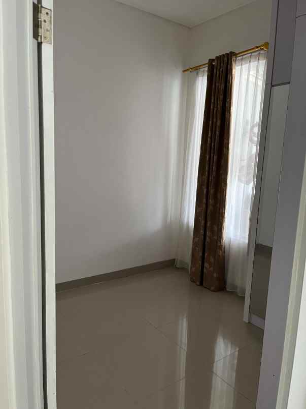 dijual rumah perum blossom