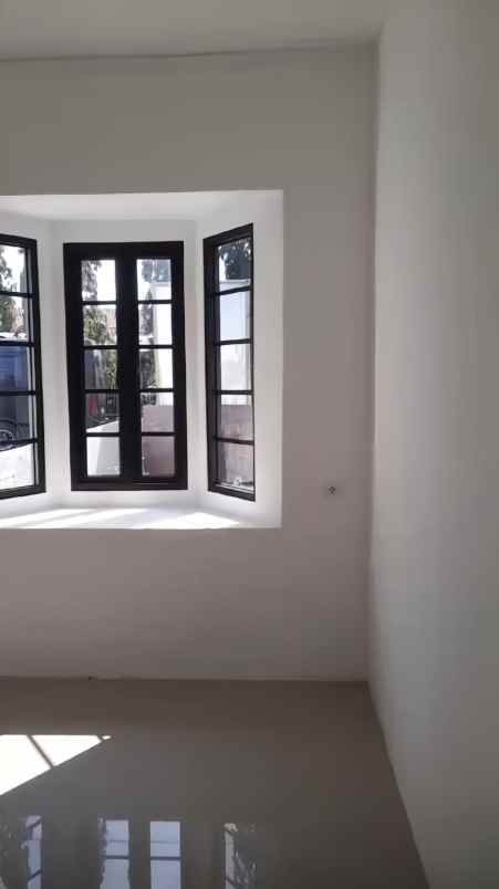 dijual rumah perum graha prima baru