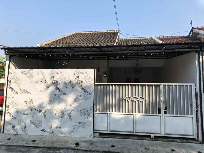 dijual rumah perum purwomukti