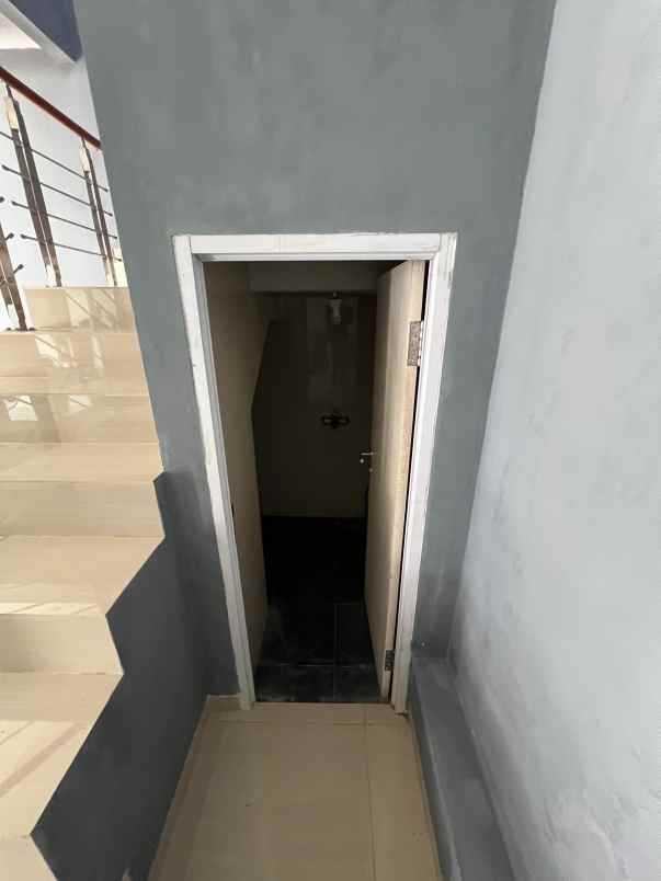 dijual rumah perumahan grand west