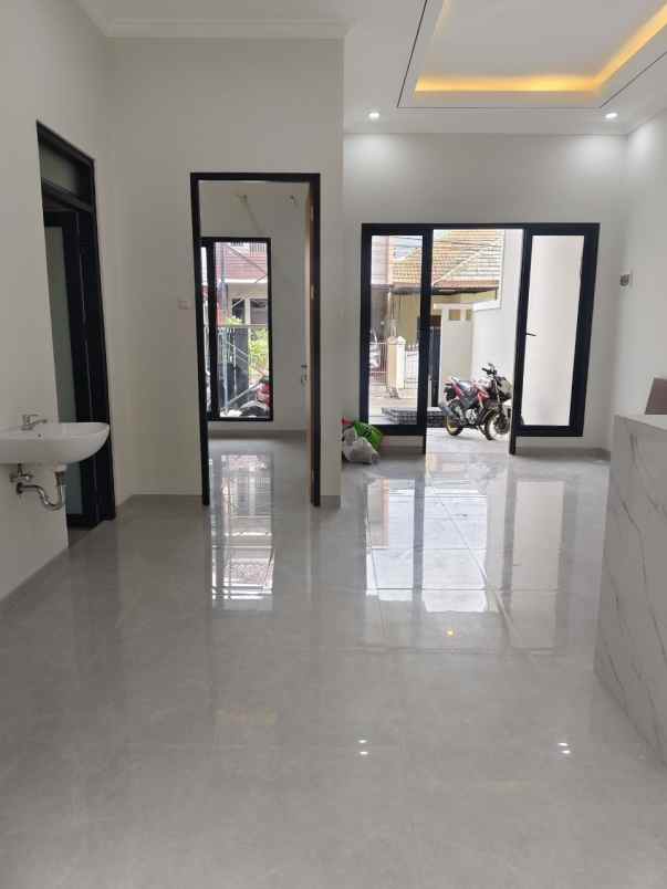 dijual rumah perumahan nirwana