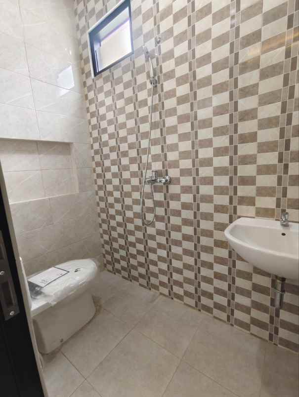 dijual rumah perumahan nirwana