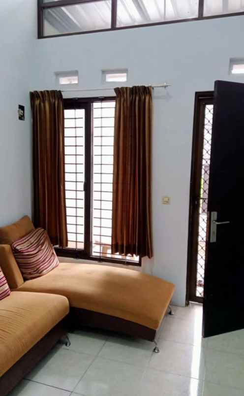dijual rumah perumahan palm oasis
