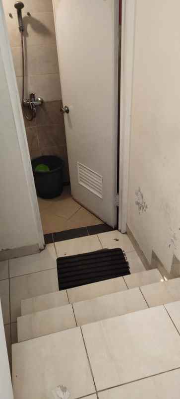 dijual rumah perumahan royal residence