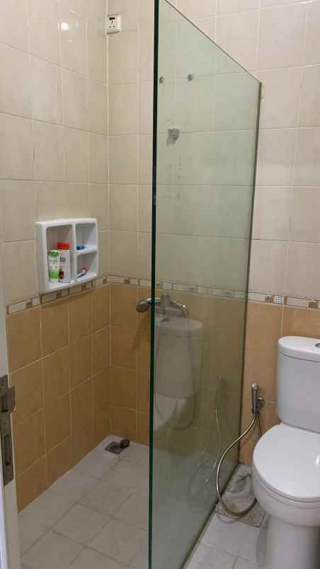 dijual rumah perumahan royal residence