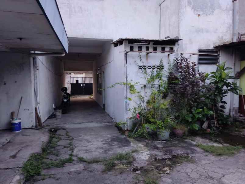 dijual rumah petemon