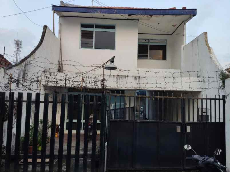 dijual rumah petemon