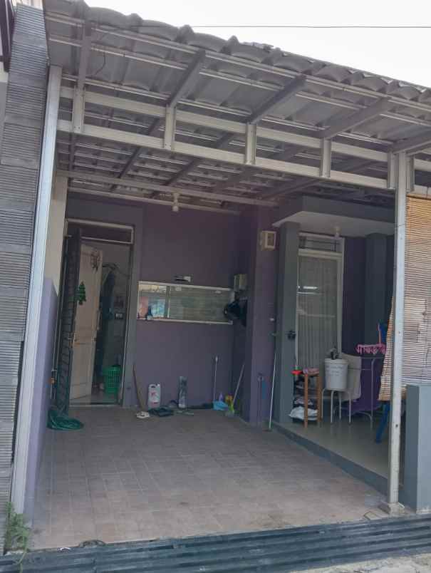 dijual rumah pinus regency