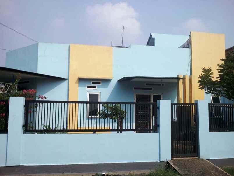 dijual rumah pondok aren