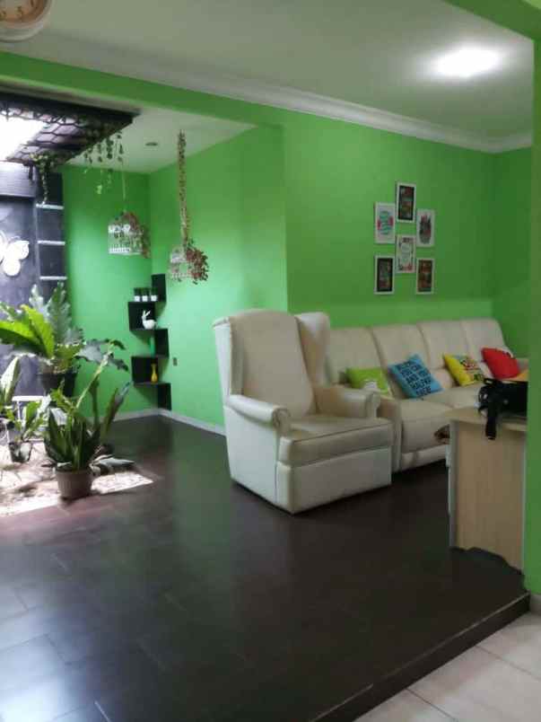 dijual rumah pondok aren