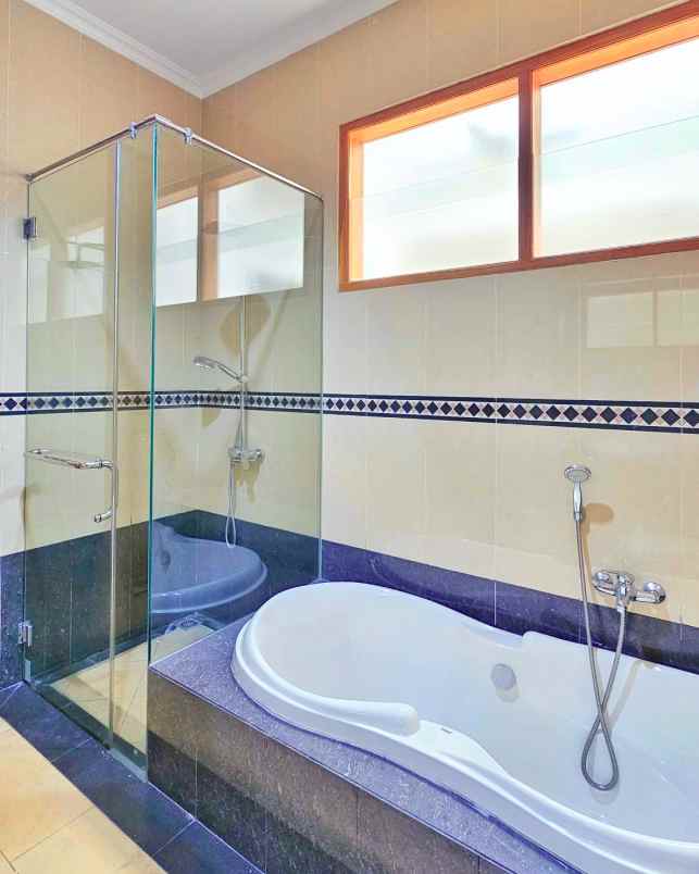 dijual rumah pondok indah