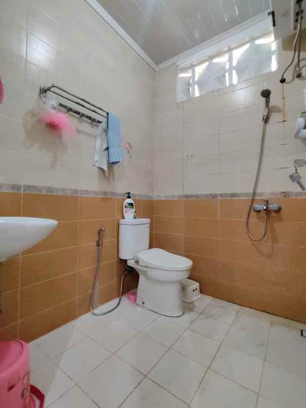dijual rumah pondok kelapa