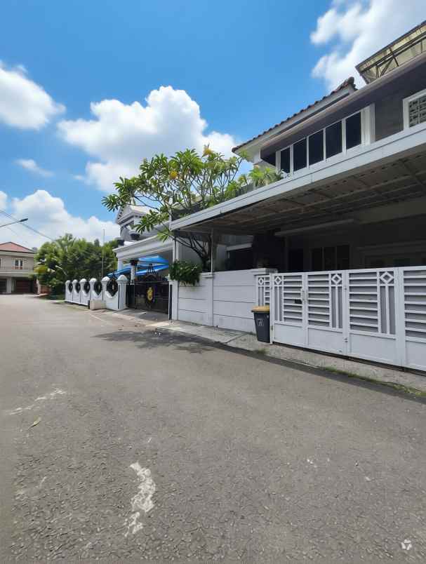 dijual rumah pondok kelapa
