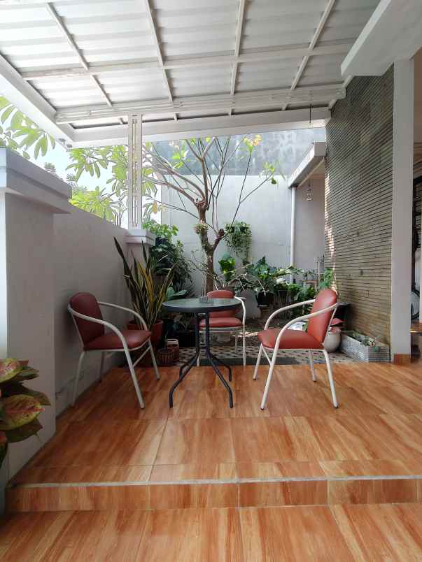 dijual rumah pondok kelapa
