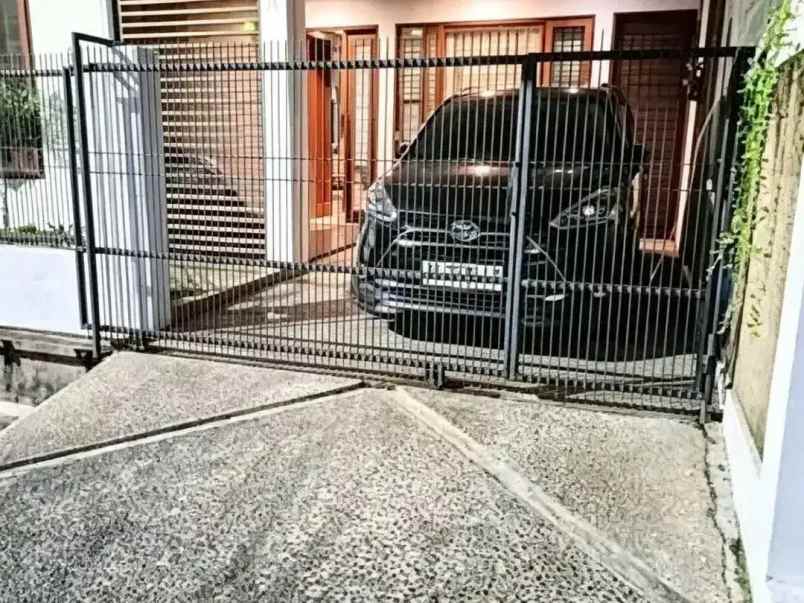 dijual rumah pondok kelapa