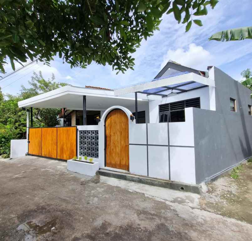 dijual rumah potorono