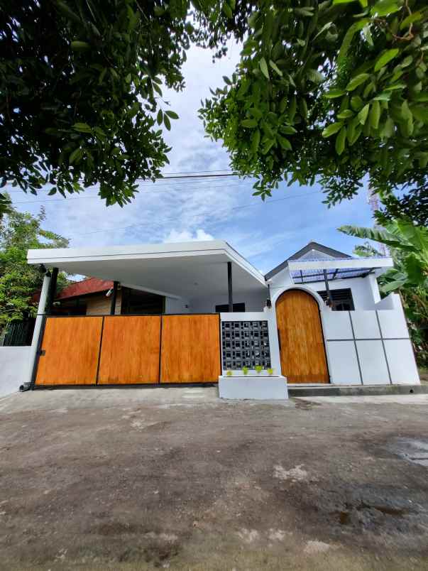 dijual rumah potorono