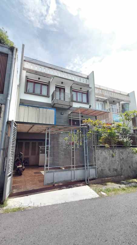 dijual rumah puri syailendra setrasari