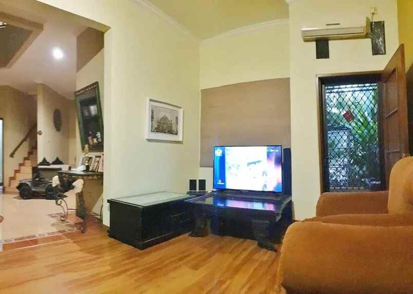 dijual rumah raffles hills cibubur