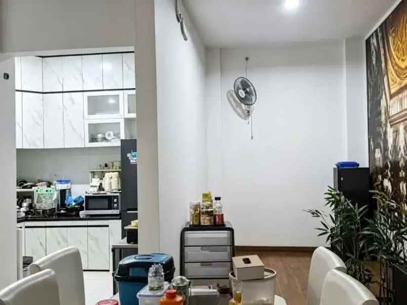 dijual rumah rawalumbu
