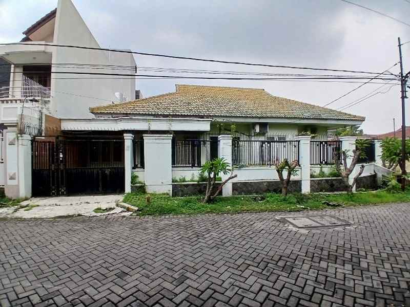 dijual rumah raya darmo harapan