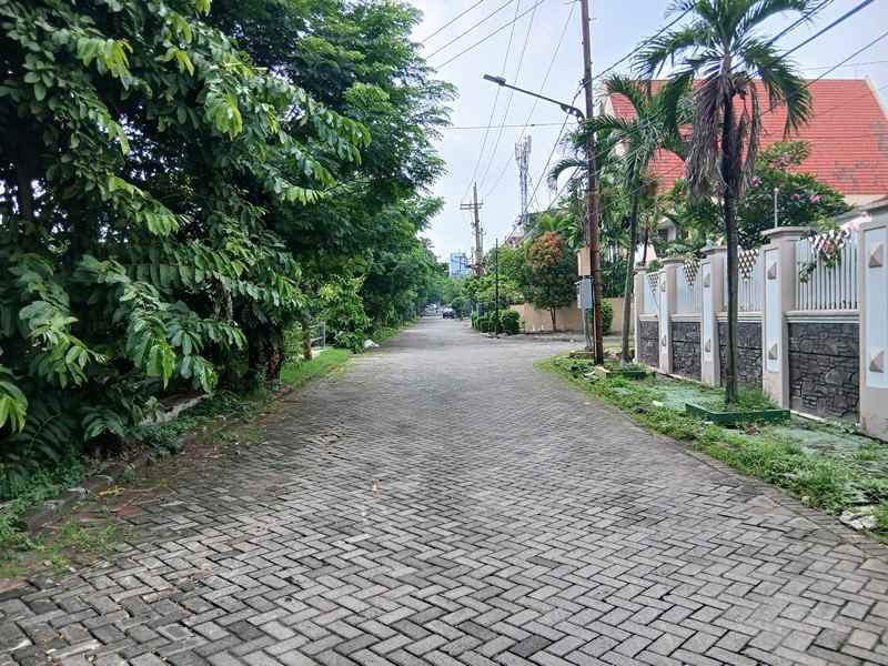 dijual rumah raya darmo harapan