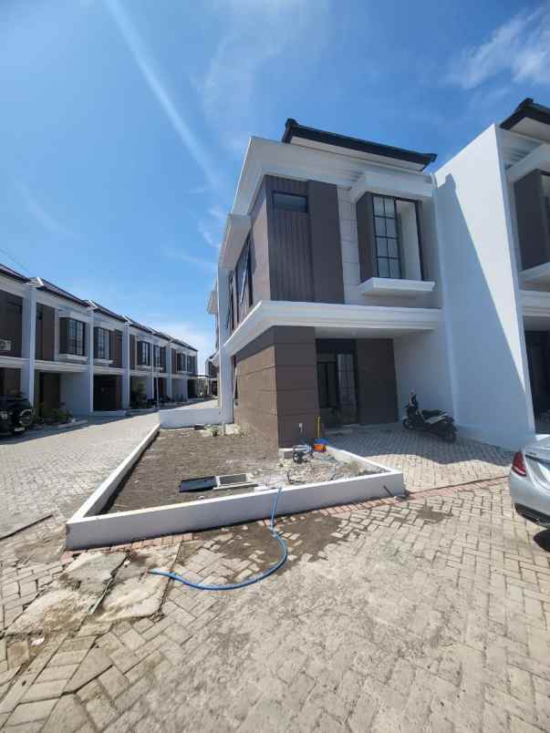 dijual rumah regency one east point