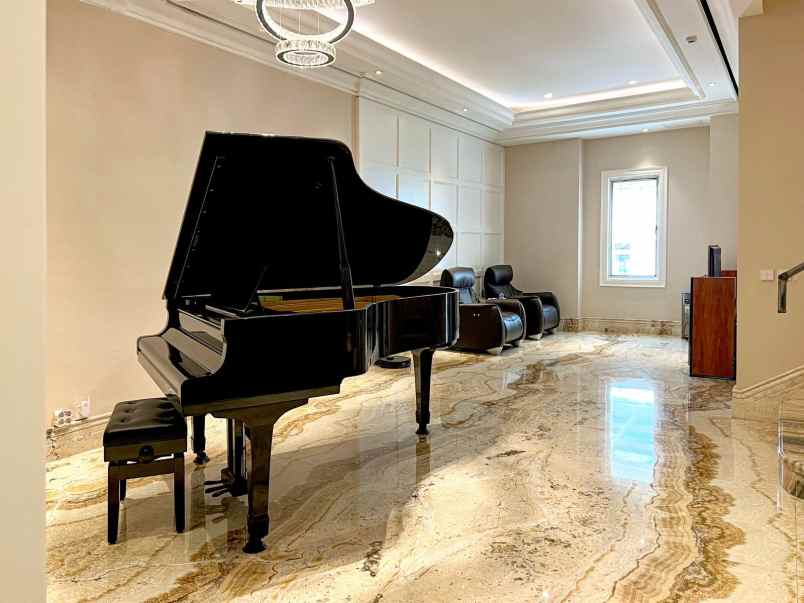 dijual rumah royal gading mansion