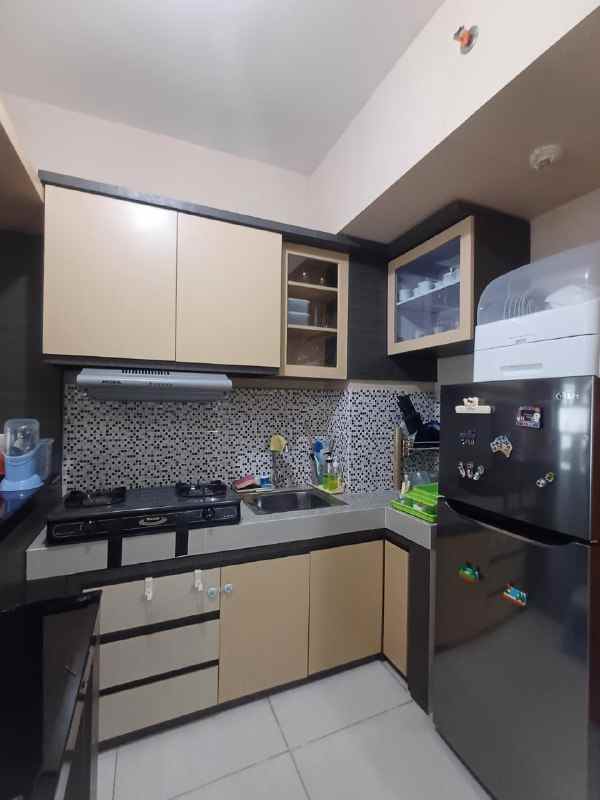 dijual rumah royal residence