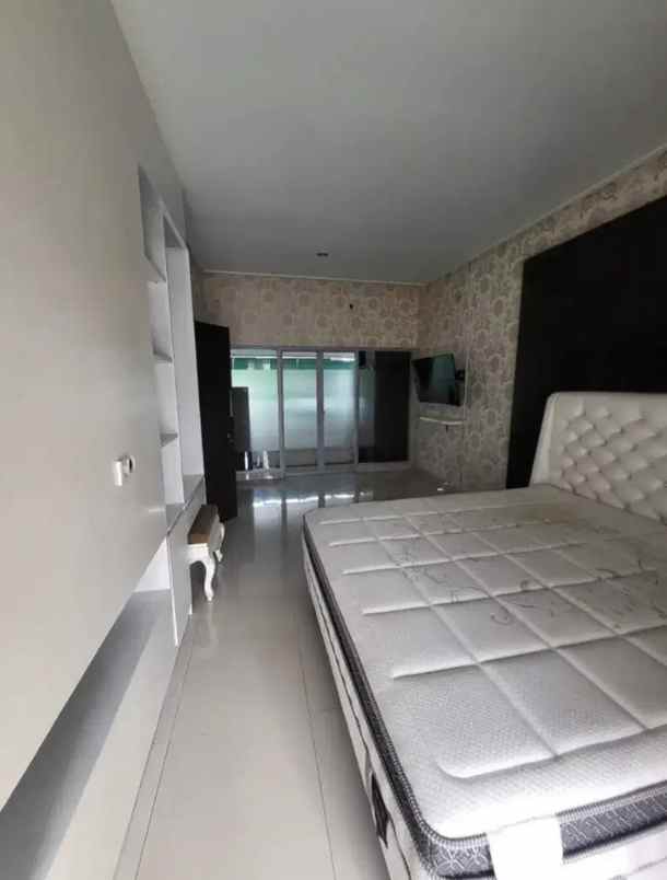 dijual rumah royal spring residence