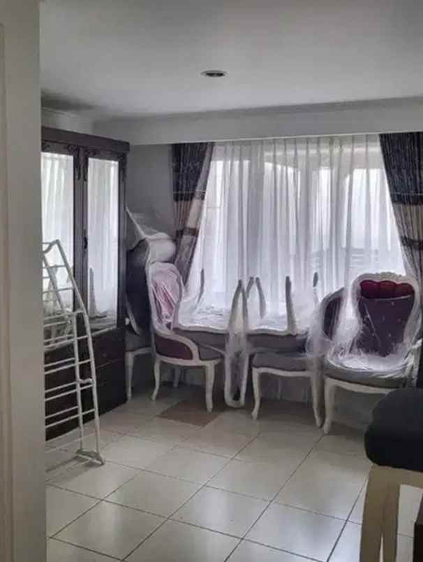 dijual rumah royal spring residence