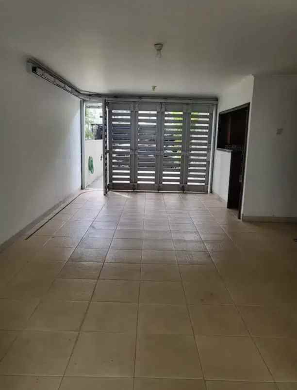 dijual rumah royal spring residence