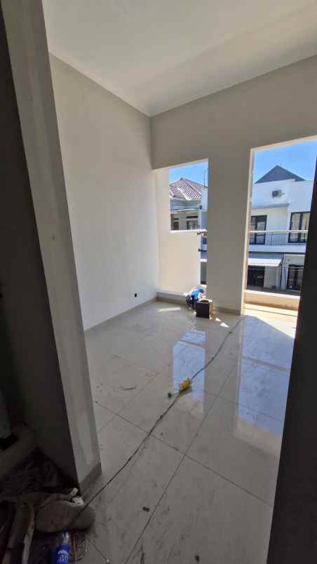 dijual rumah rungkut