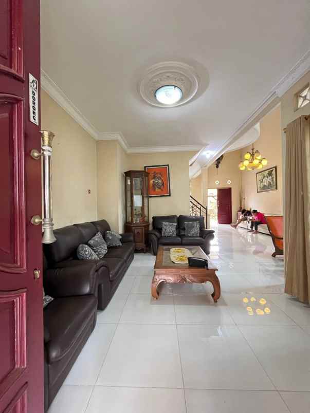 dijual rumah sanggrahan condongcatur