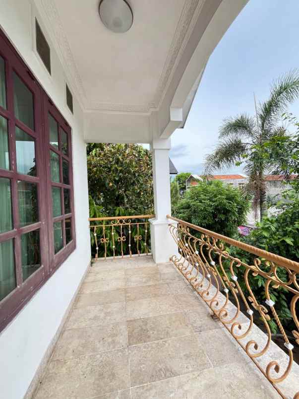 dijual rumah sanggrahan condongcatur