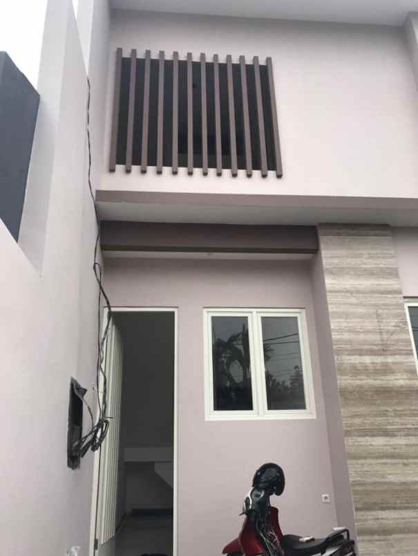 dijual rumah semolowaru elok