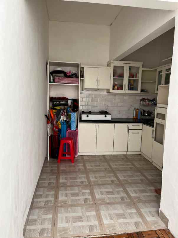 dijual rumah siap huni di blossom belakang kampus stan