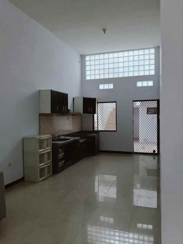 dijual rumah simo petemon