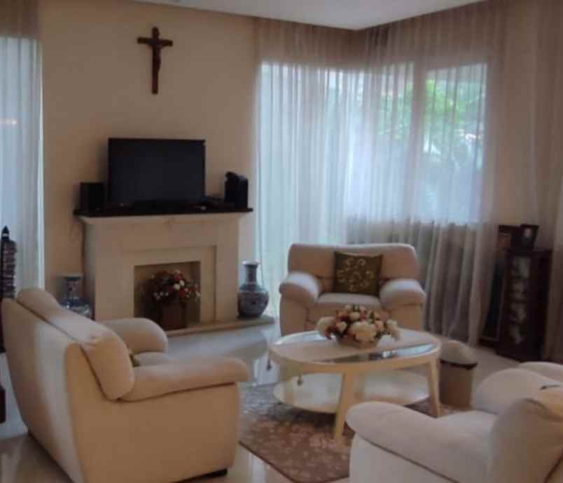 dijual rumah simpang darmo