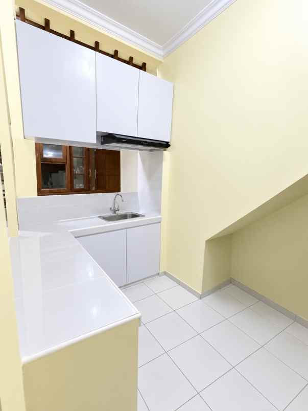 dijual rumah strategis yaman