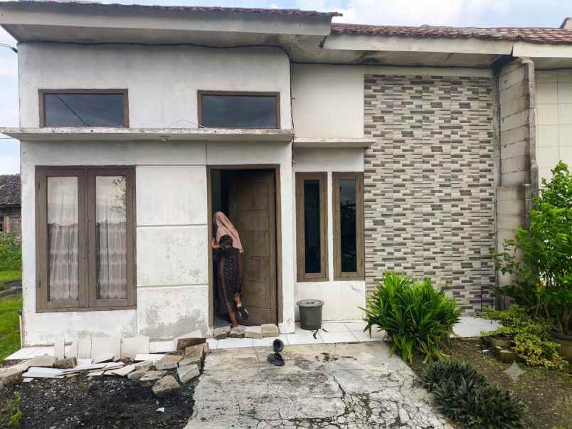 dijual rumah sukarahayu tambelang kab