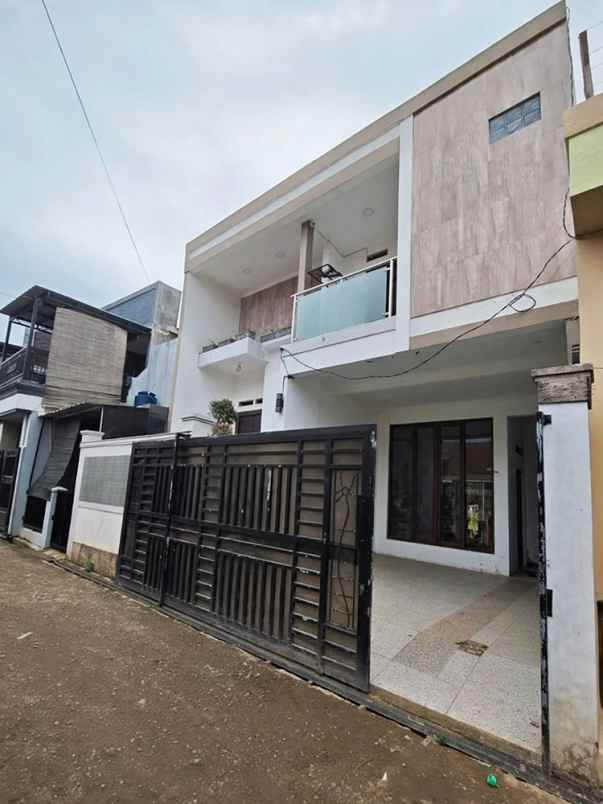 dijual rumah sumber sari